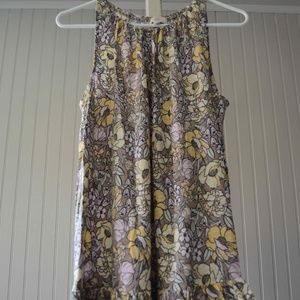 Sleeveless floral top with ruffle